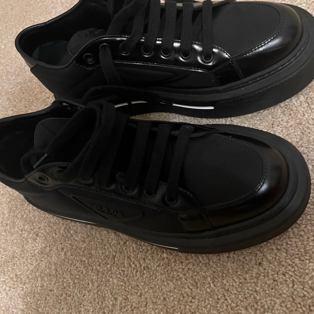 Prada macro re nylon sneakers new condition size 7.5